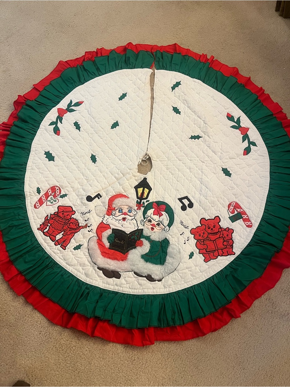 Vintage Holiday Quilted Santa & Mrs. Claus Christmas Tree Skirt Handmade